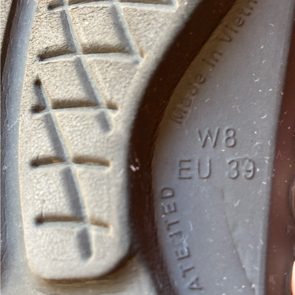 OOFOS Sandals - Picture 5 of 6